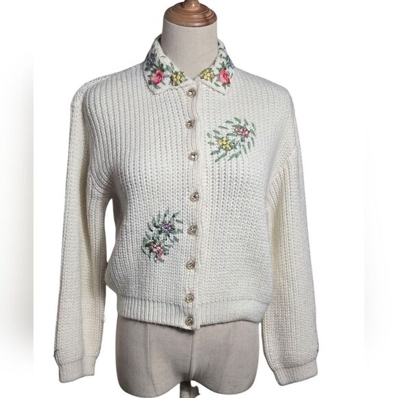 White Handknit Embroidered Collared Vintage Cardigan - Picture 1 of 9